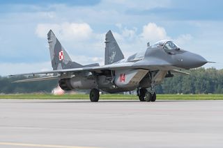 Myśliwiec MiG-29 zgubił w locie zbiornik paliwa. Spadł kilkaset metrów od zabudowań