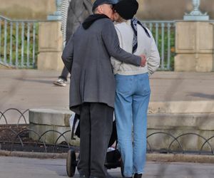 Krzysztof Ibisz z rodziną na spacerze