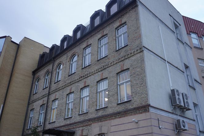 Zabytkowa fasada z XX wieku zachwyca białostoczan. Dzisiaj mieści się tam słynna instytucja