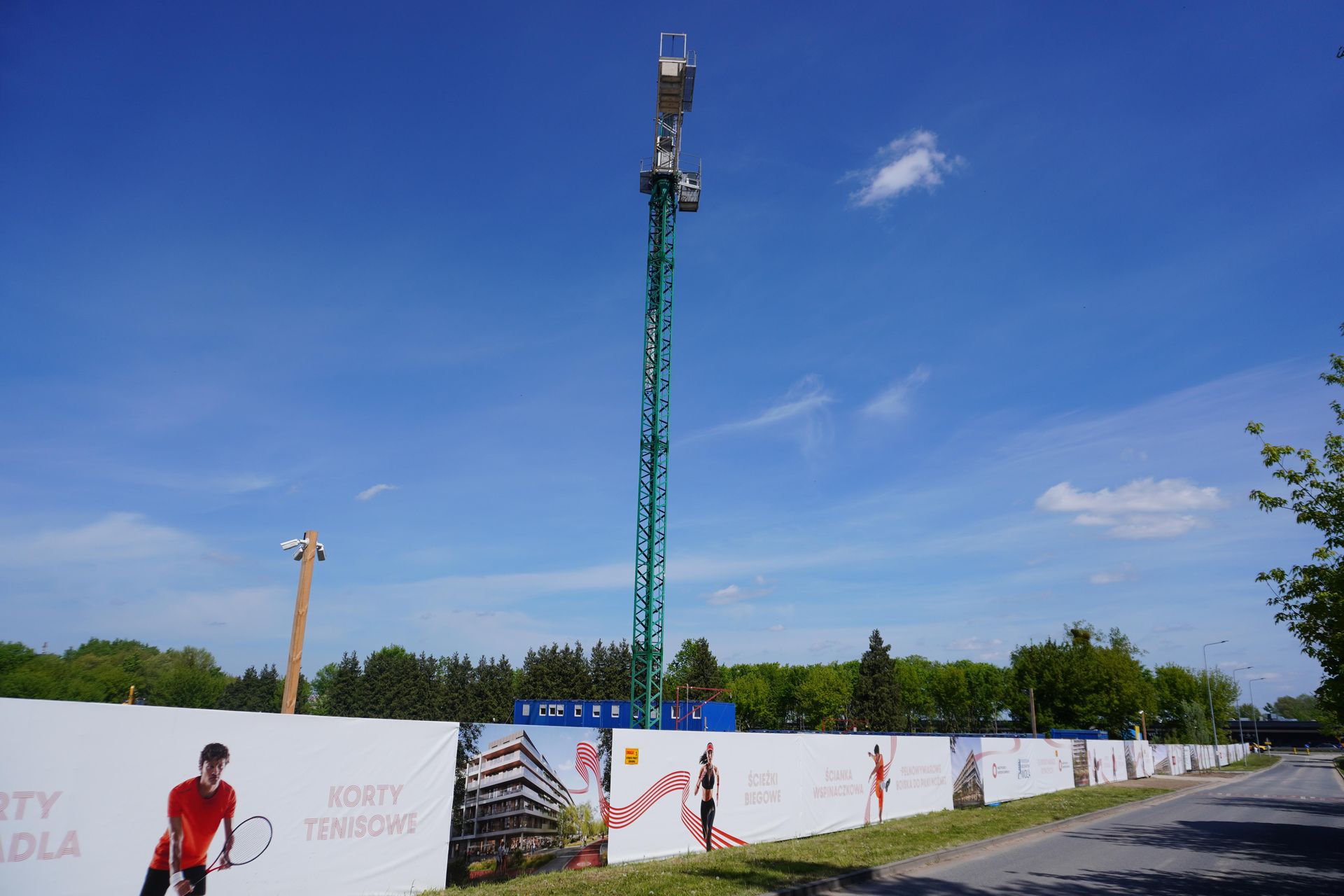 Budowa osiedla Mistrzów Olimpijskich pod Warszawą. Udziałowcem Robert Lewandowski. Maj 2025