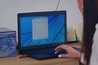 Miłość i nadzieja. Handan dowiaduje się, że Kuzey całował się z Elif