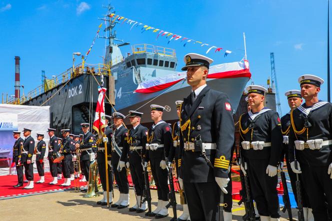 Wodowanie i chrzest przyszłego ORP Jaskółka