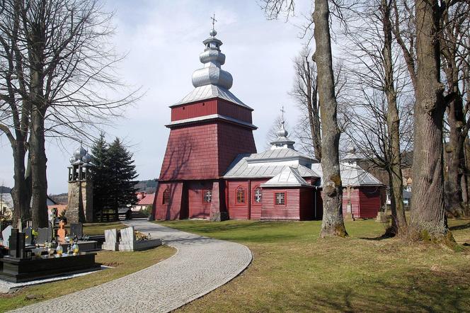 To jedna z najpiękniejszych małopolskich wsi. Według legendy mieszkały w niej czarownice