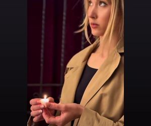 Ida Nowakowska relacjonuje wizytę w kościele. Smutna, poważna mina