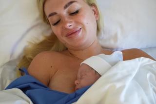 Friz i Wersow po raz pierwszy pokazali twarz córki. Tak wygląda dziecko Karola Wiśniewskiego!