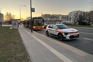 Tragiczne potrącenie w Warszawie. 16-latka została wciągnięta pod autobus. Wstrząsające szczegóły 
