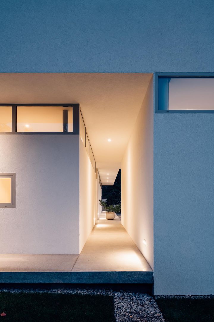 Dom z lewitującym dachem pod Warszawą. Fot. ONI Studio