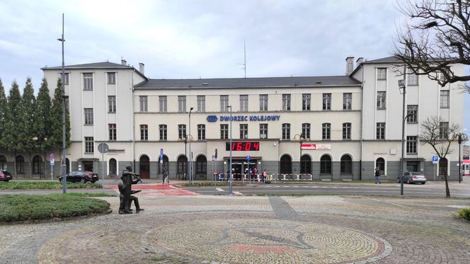Najbrzydsze dworce według AI w Śląskiem