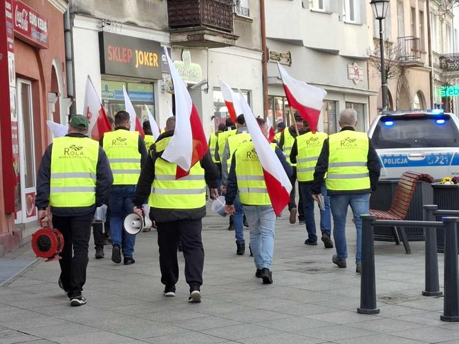 Kalisz. Rolnicy protestowali przed biurami poselskimi 