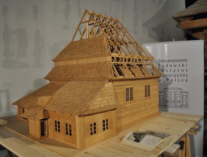 Gwożdziec. Rekonstrukcja drewnianego budynku synagogi