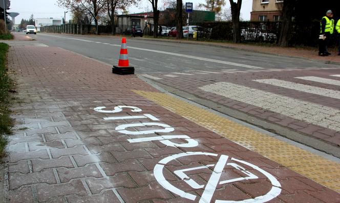 STOP smartfonom na przejściach dla pieszych! Nowe oznakowanie w Starachowicach