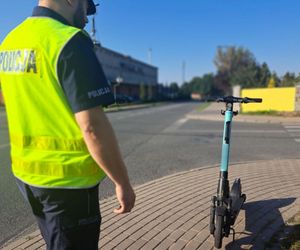 Para jechała razem na hulajnodze elektrycznej. Wjechali wprost pod auto 