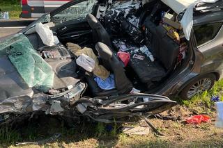 Makabryczny wypadek pod Żarami. Kilka osób ucierpiało w zderzeniu forda, audi i tira [ZDJĘCIA]