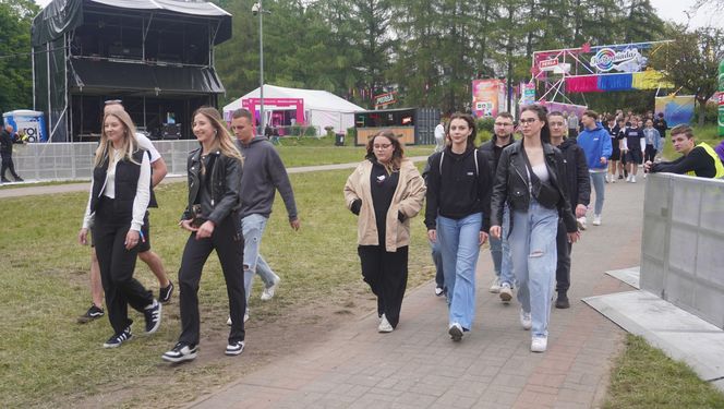 Kortowiada 2025. Koncerty na Plaży Kortowskiej przyciągnęły tłumy. Tak wyglądał drugi dzień imprezy!