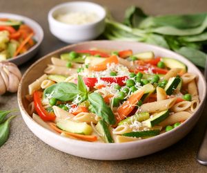 Pasta primavera - przepis na lekki makaron z warzywami po włosku