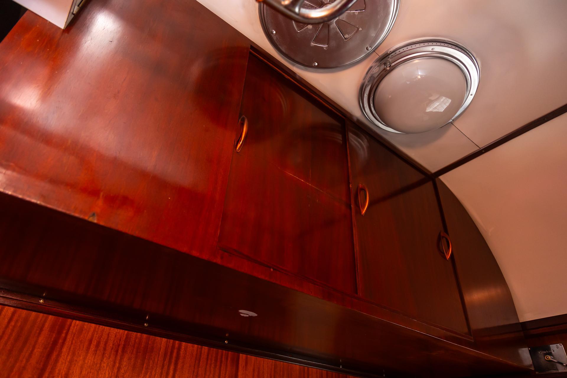 Wagon salonowy - zdjęcia. Zobacz wnętrze wagonu, którym podróżowali najważniejsi politycy z PRL-u