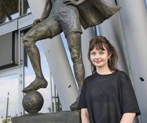 W Gdańsku odsłonięto pomnik piłkarki - superbohaterki