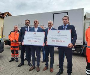 Nowe karetki i sprzęt dla stacji pogotowia ratunkowego z Siedlec, Węgrowa i Garwolina 