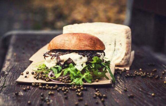 Gdzie zjeść dobrego burgera? TOP 10 burgerowni w Warszawie, które musisz odwiedzić [RANKING]