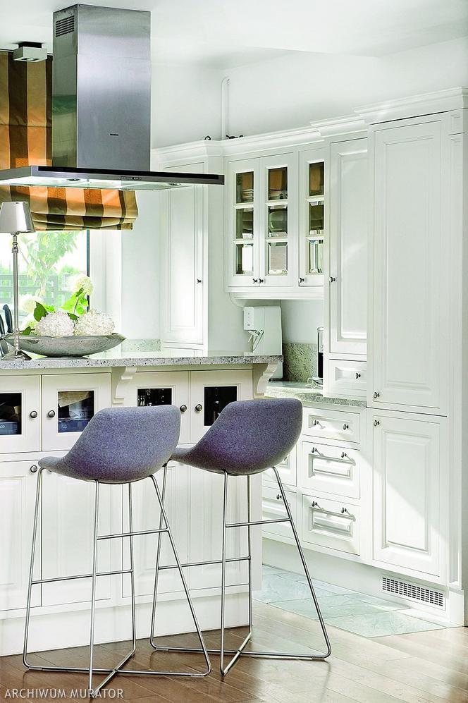 Hokery do kuchni. Jak wybrać idealne stołki barowe?