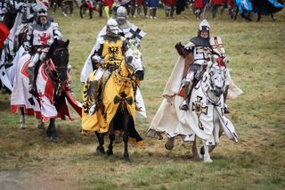 Inscenizacja bitwy pod Grunwaldem za nami. Pogoda nie zniechęciła uczestników. Tłumy na polu bitwy