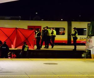 Młody mężczyzna wpadł między peron a pociąg w Warszawie. Został zmiażdżony