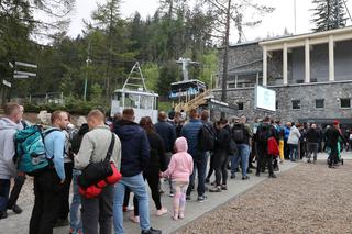 Tłumy turystów w Zakopanem. Tatry przeżywają oblężenie [ZDJĘCIA]