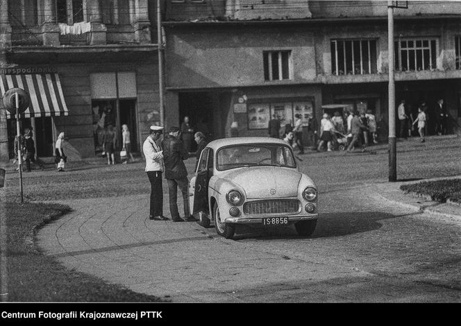 QUIZ PRL. Polska Ludowa na kołach i szynach: sprawdzian Twojej motoryzacyjnej pamięci!