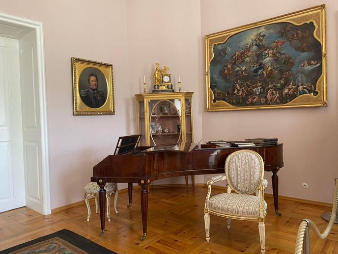 Pałac w Rogalinie zachwyca turystów. Znajduje się 20 kilometrów od Poznania 