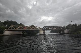 Burza zastała ich, kiedy byli na środku Brdy. Bydgoscy policjanci ratowali 10 osób [ZDJĘCIA]