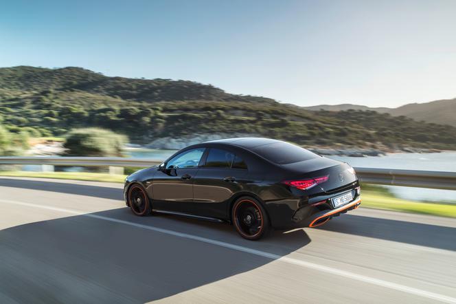 Mercedes-Benz CLA Coupe Edition Orange Art AMG Line