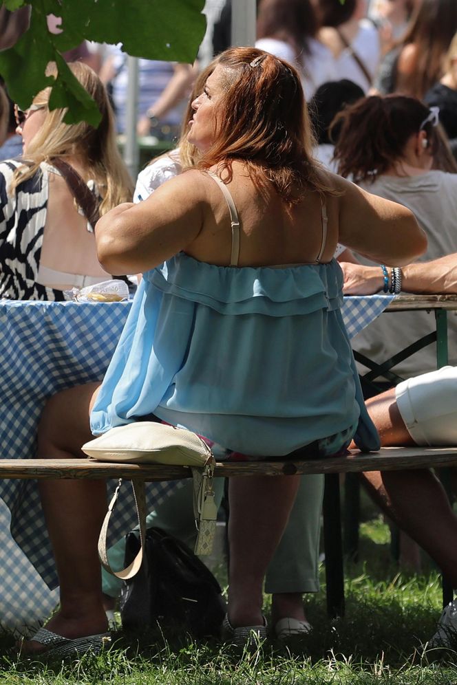 Katarzyna Skrzynecka. Zabrała rodzinę na targ śniadaniowy w kusych szortach