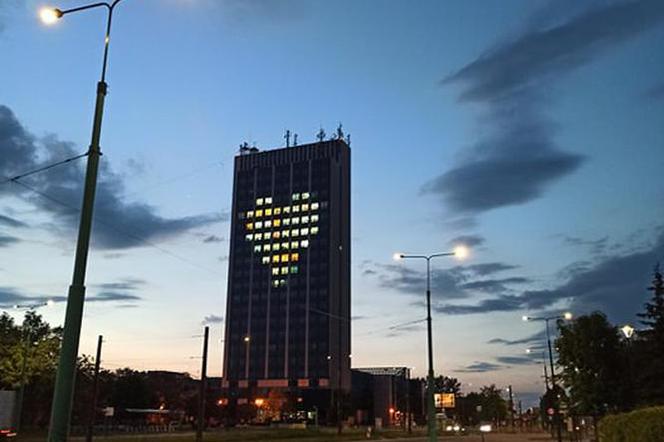 Sosnowiec. Wieczorem rozbłysło serce dla medyków! To podziękowania za ich pracę