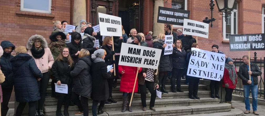 Protest pracowników szczecińskiego sądu