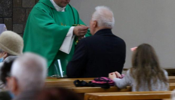 Lech Wałęsa na mszy świętej