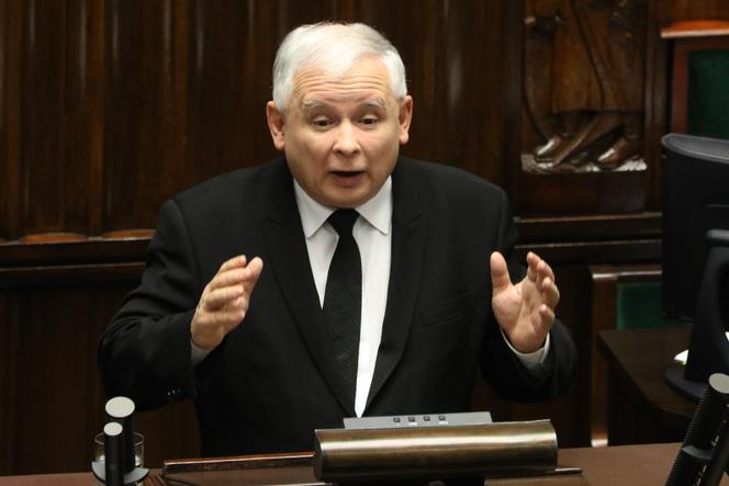 Kaczyński kładzie rękę na pieniądzach partii