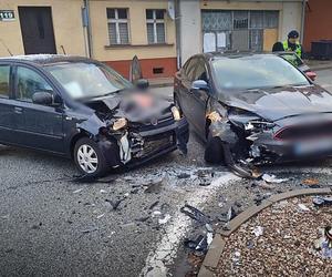 Wypadek na głównym skrzyżowaniu w Wałbrzychu. „Nie zauważył pojazdu jadącego z przeciwka 