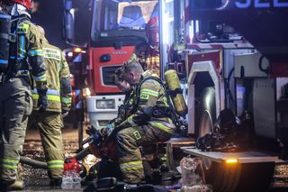 14-latka zginęła w pożarze bloku w Rzeszowie! Poszkodowanych zostało wiele osób [ZDJĘCIA, AKTUALIZACJA]