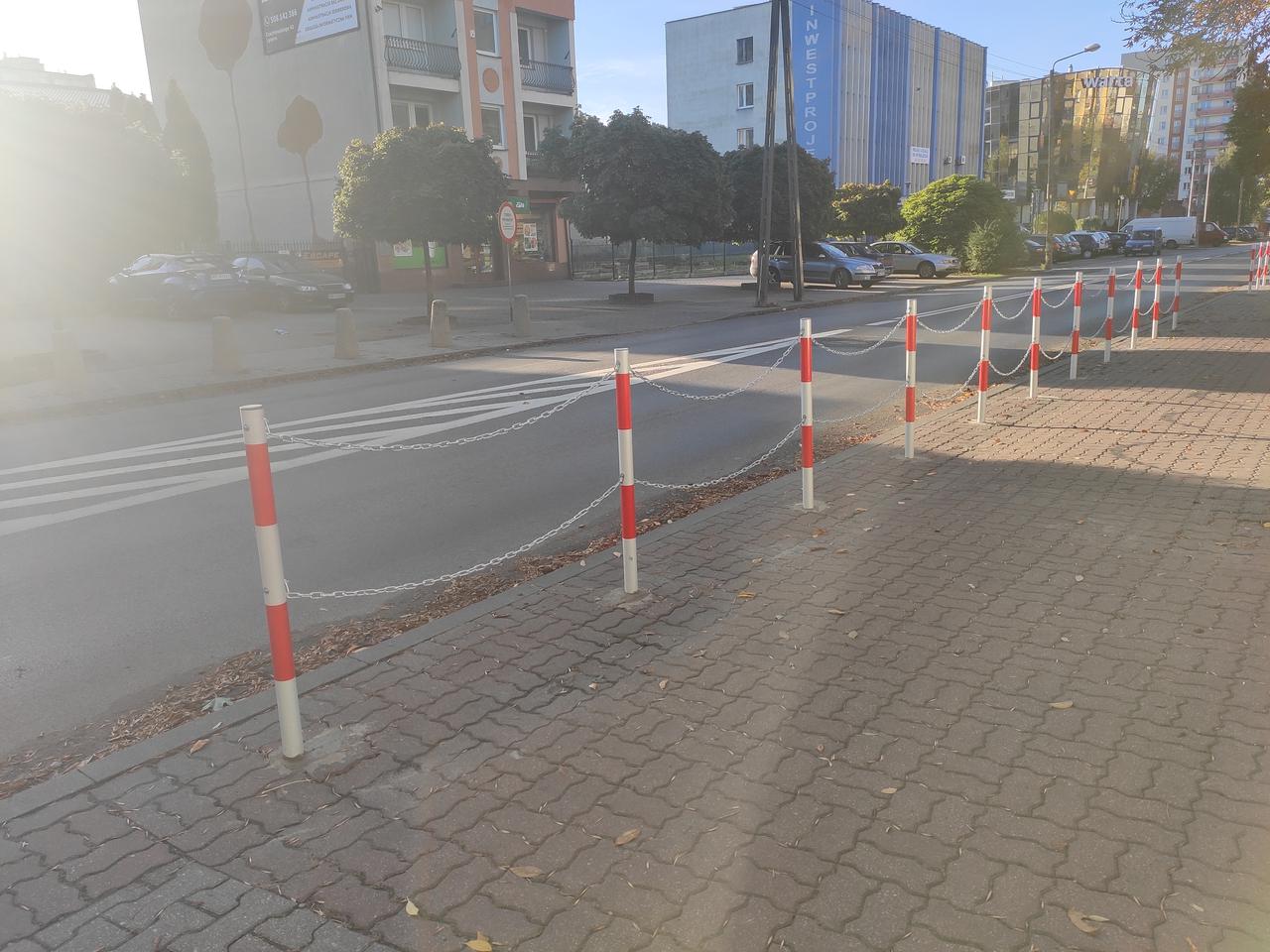 W Radomiu pojawiły się nowe słupki blokujące przejazd. W jakich miejscach?