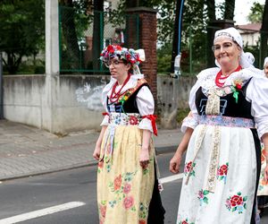 Korowód dożynkowy w Kostuchnie