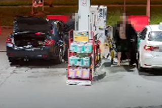 Wrocław. Rozlał benzynę na stacji i ją podpalił. 49-latek w rękach policji [ZDJĘCIA]