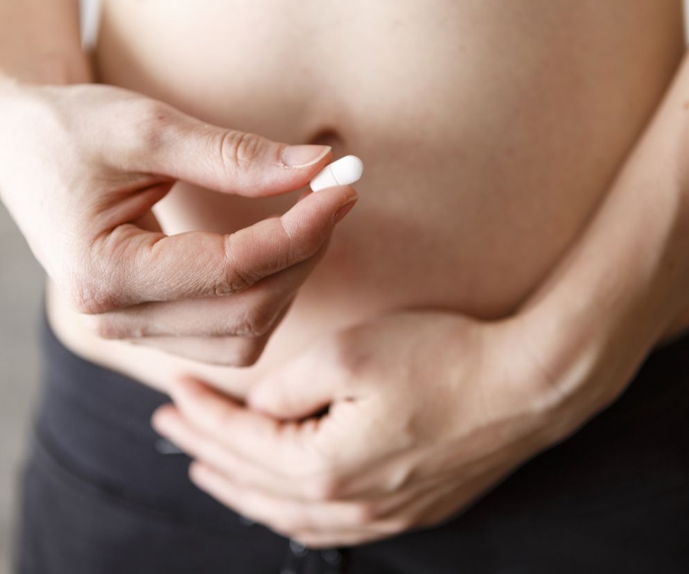 Tabletki antykoncepcyjne wykorzystywane w leczeniu PCOS pomagają m.in. regulować cykl miesiączkowy.