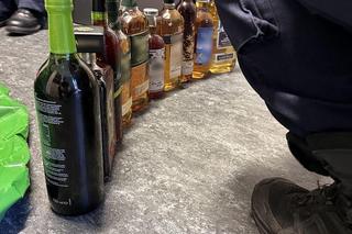 Wypił alkohol, który ukradł. Wpadł, jak spał