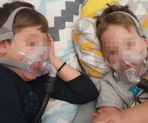 Zostawił żonę i śmiertelnie chorych synów! Mieszkanka Płocka nie poddaje się w walce o ich życie