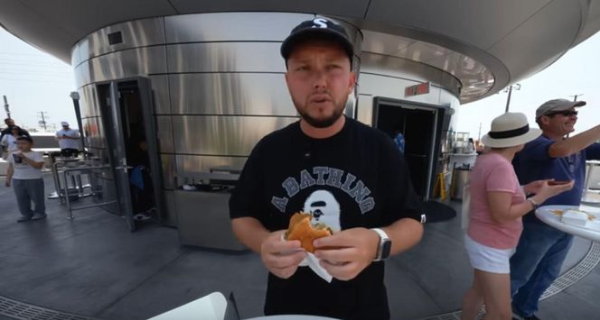 Książulo odwiedził restaurację Elona Muska. Tyle zapłacił za zamówienie. Dużo?