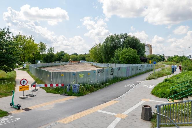 Odkrywkowa budowa tunelu tramwajowego pod parkiem Pięciu Sióstr na Ochocie