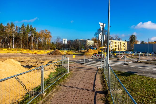 Budowa tunelu pod torami przy PKP Warszawa Wesoła