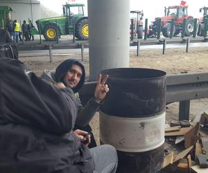 Lekceważenie władzy jest absolutne - skarżą się rolnicy protestujący na S5 koło Leszna. To jeden z większych protestów w kraju 