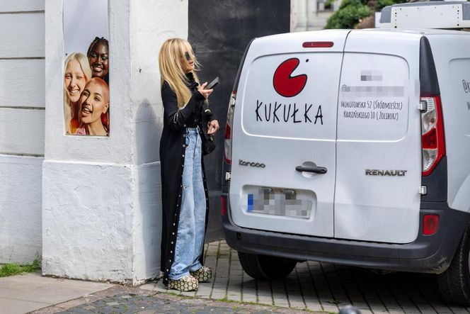 Monika Olejnik w butach Miu Miu za krocie i porwanych dżinsach! Ta stylizacja szokuje