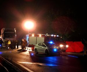 Błonie. Wjechali hulajnogą elektryczną prosto pod tira. Nie mieli szans, zaginęli na miejscu